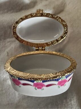 Nav Collection Limoges Style Porcelain Trinket Box Oval Floral Gold Tone Hinged